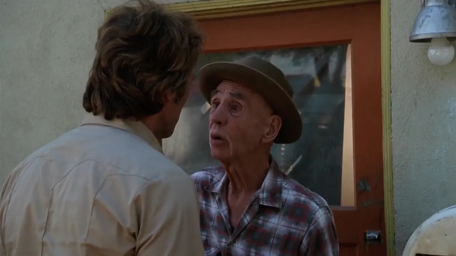 Hey look! It’s longtime Hollywood bit player Hank Worden, best known to people like me as the Waiter from TWIN PEAKS, playing a role that’s not unlike the one Harry Dean Stanton played in TWIN PEAKS.